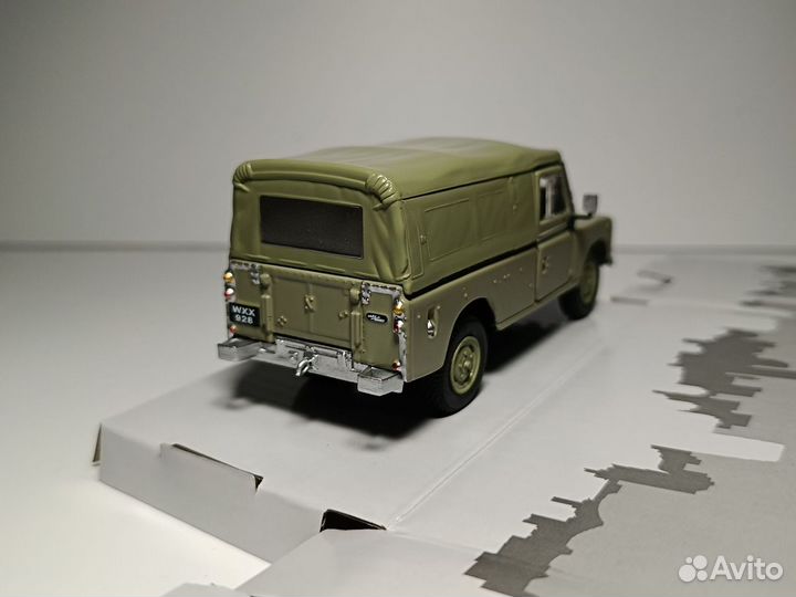 Модель 1:43 Land Rover Defender 110 Cararama