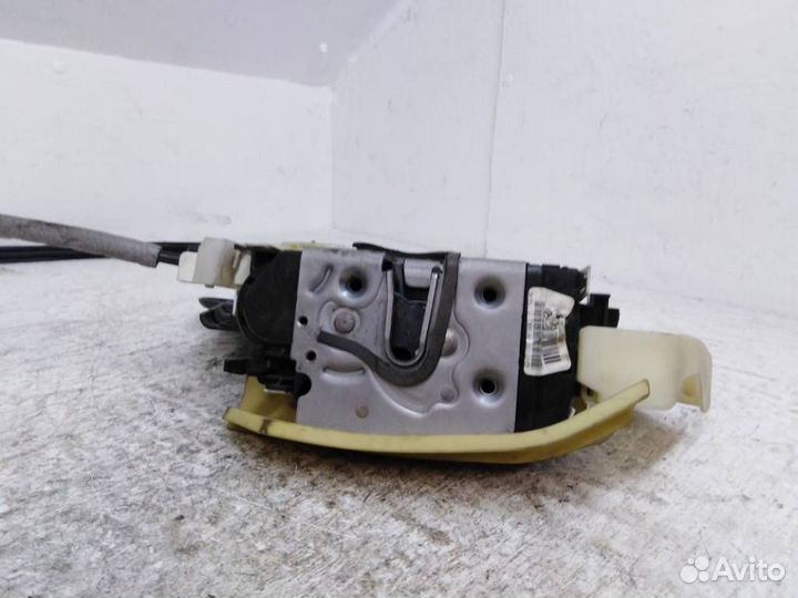 Замок двери задней правой