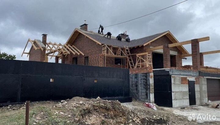 Бригада строителей