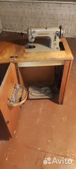 Швейная машина Подольск М100 ножная