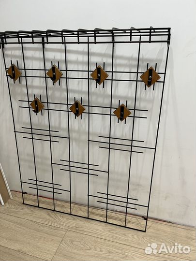 Вешалка для одежды в прихожую