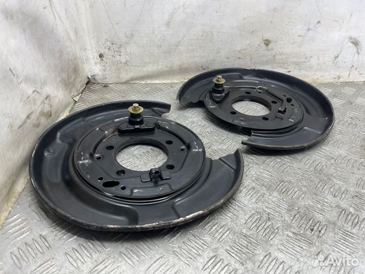 Щит опорный задний Lexus Rx350 GSU35 2grfe 2006