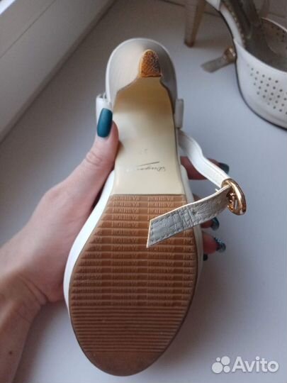 Босоножки белые 37 размер