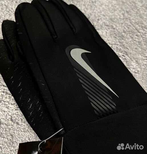 Перчатки Nike для активных зимних дней