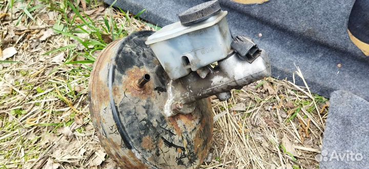 Главный тормозной цилиндр с вакумом Mazda 626 GE