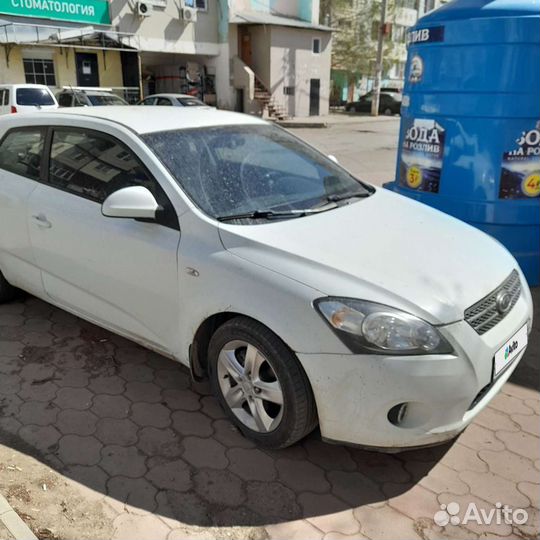 Kia Ceed 1.6 МТ, 2008, битый, 320 000 км