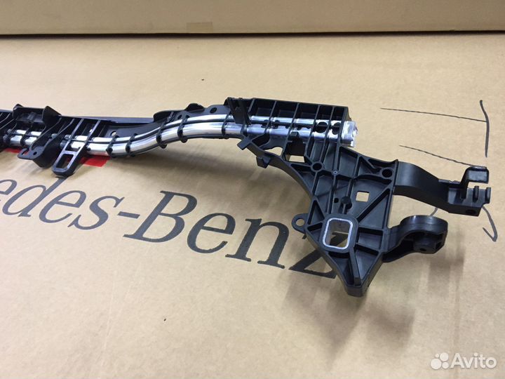 Кронштейн радиатора Mercedes W213