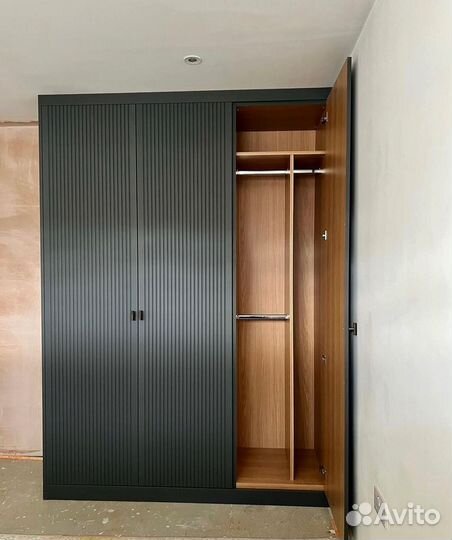 Распашной шкаф