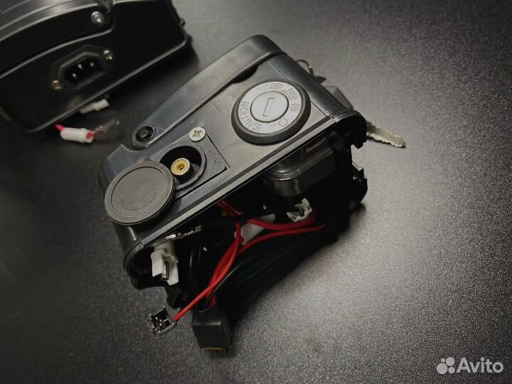 Крышка аккумулятора в сборе велосипед