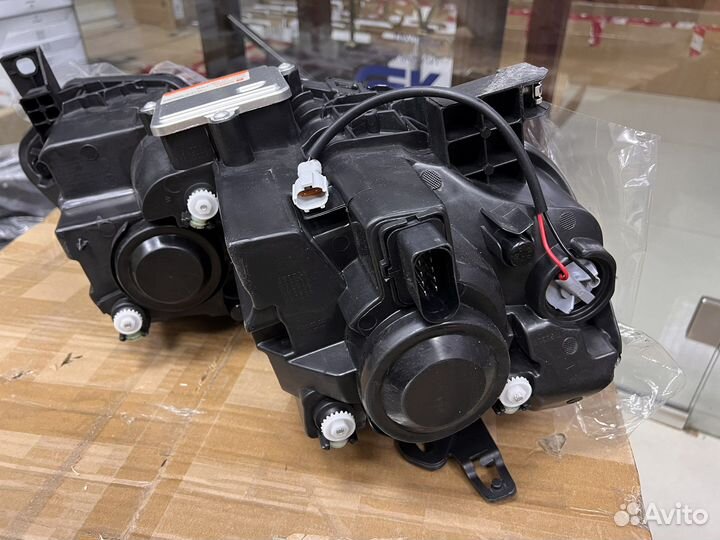 Фара передняя Zotye T600 ксенон