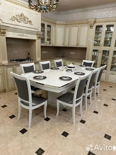 Кухонный стол и стулья новые