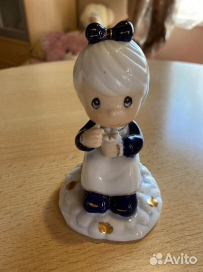 Статуэтки EM