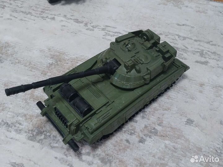 Игрушка танк