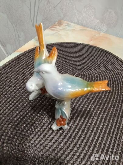 Птицы фарфоровая статуэтка