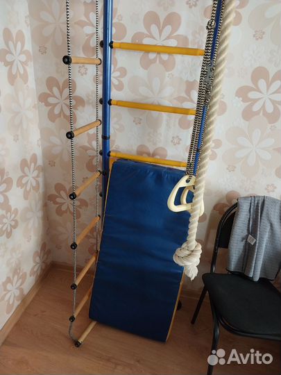 Шведская стенка с турником и матрасом