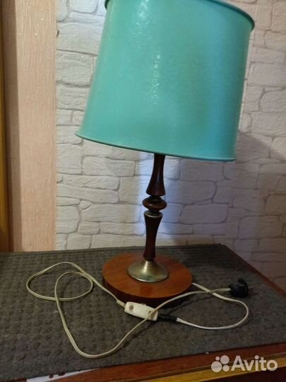 Настольная лампа