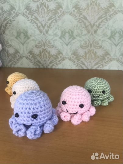 Вязанные осминожки ручная работа