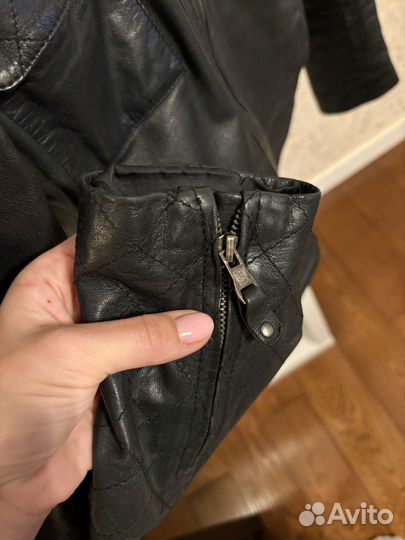 Кожаная куртка Massimo Dutti XS