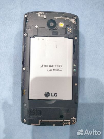 Телефон LG