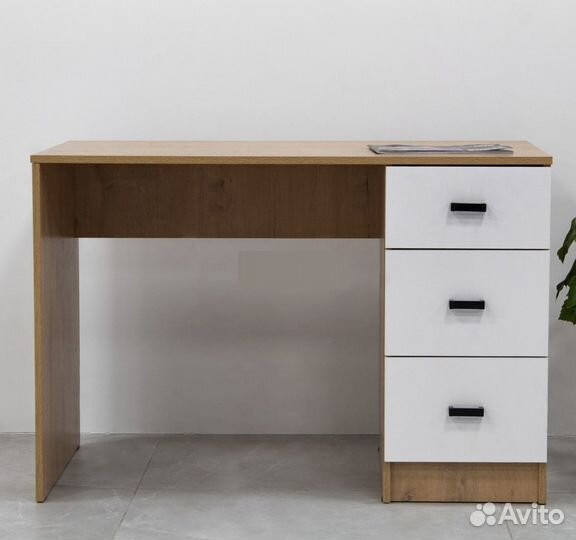 Стол письменный