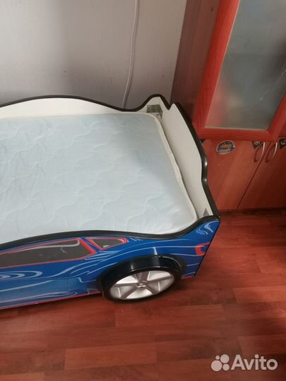Детская кровать машинка с матрасом бу