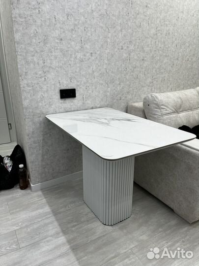 Стол из керамогранита