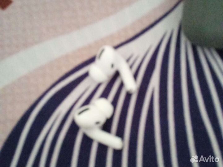 Беспроводные наушники новые(около месяца)