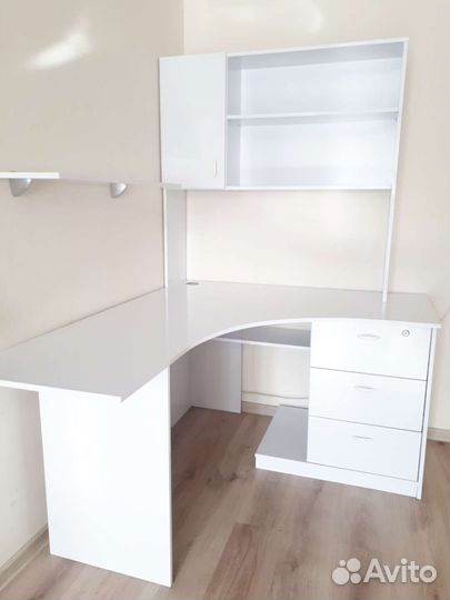 Стол угловой рабочий компьтерный