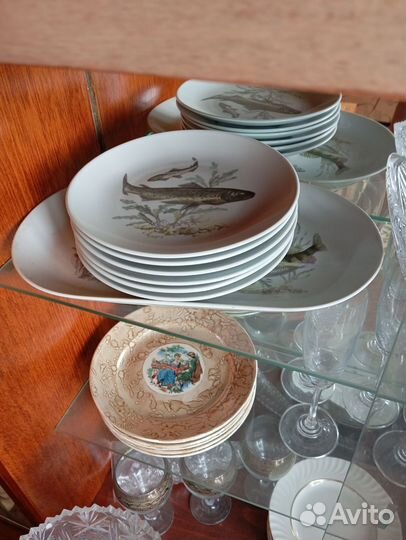 Тарелки с подносом