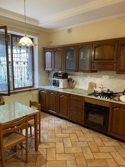 Дом 383 м² на участке 7,4 сот.