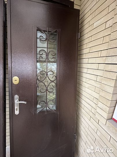 Дверь входная металическая двустворчатая б/у