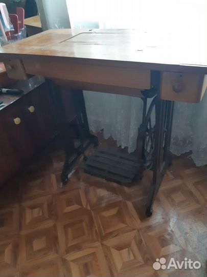 Машинка швейная ножная