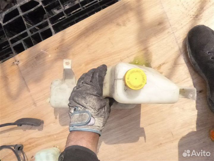 Расширительный бачок Nissan Safari wfgy61 TB48DE