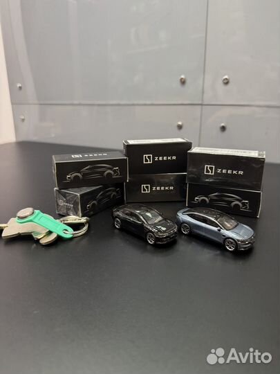 Коллекционные модельки zeekr 007