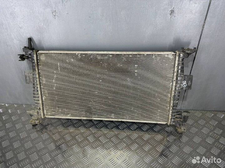 Радиатор основной Ford Focus 3 с дефектом