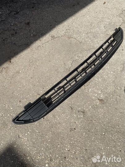 Решетка переднего бампера Toyota Rav4 CA40