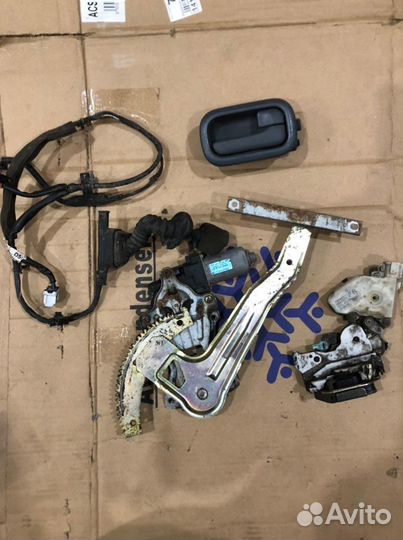 Cтеклоподъемник задний правый Nissan Almera Classi