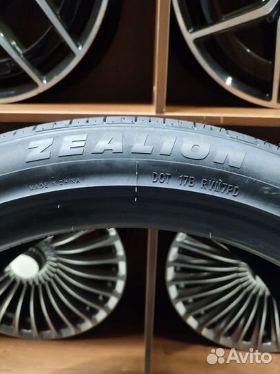 Zmax Zealion 275/40 R22 107W