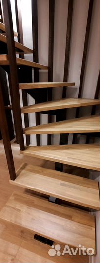 Лестница на металлокаркасе безопасная