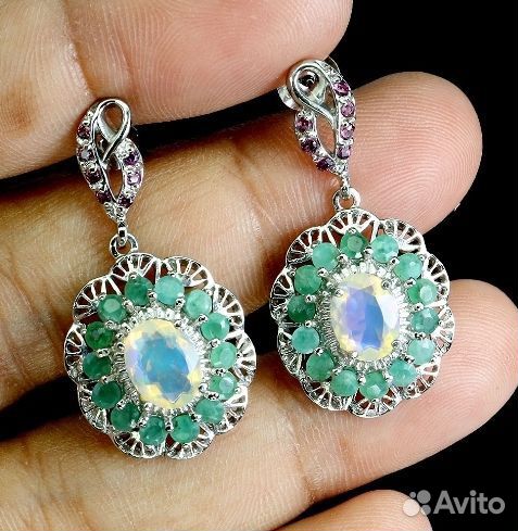 Серебряные серьги с опалами и изумрудами