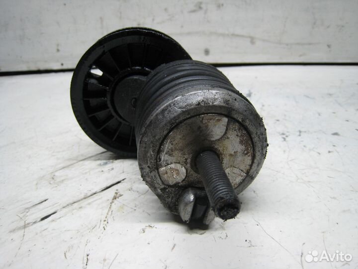 Натяжитель ремня генератора 028903315M Фольксваген