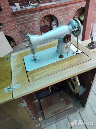 Швейная машина Подольск Чайка ножная