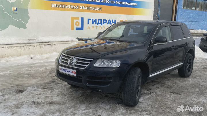 Кулак поворотный задний правый Volkswagen Touareg