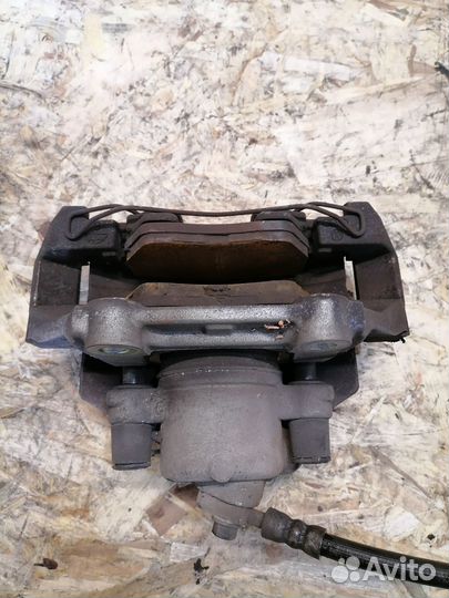 Суппорт передний левый Audi A1