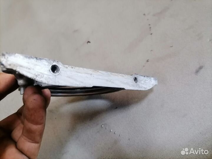 Крышка коленвала задняя 1.8 Mitsubishi Carisma DA