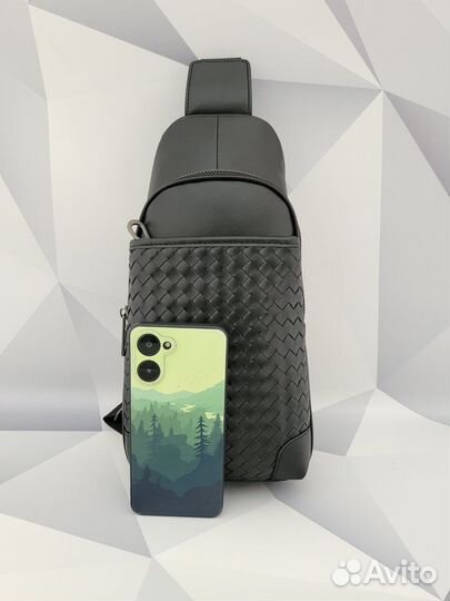 Кожаная нагрудная сумка плетёная