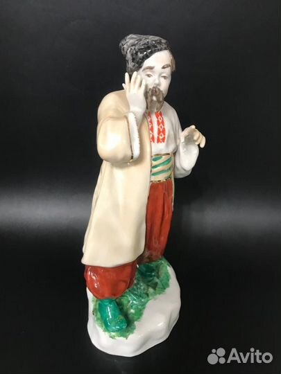 Фарфоровая статуэтка