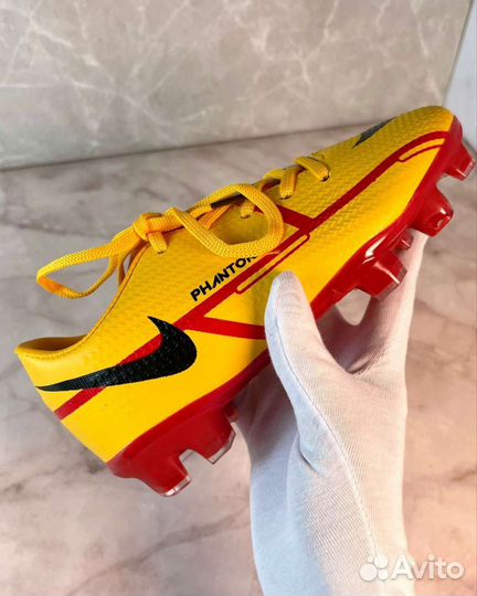 Футбольные бутсы