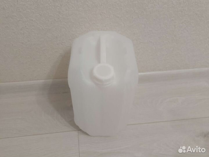 Канистры 10 литровые пластиковые