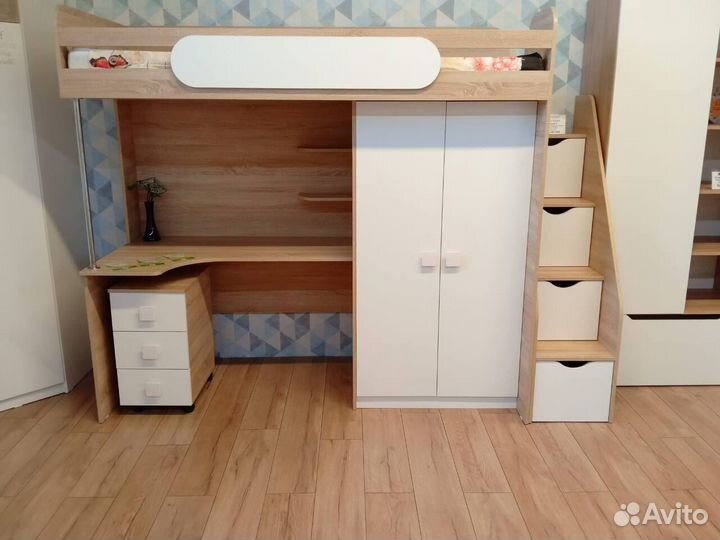 Кровать чердак со столом и шкафом Колледж-2